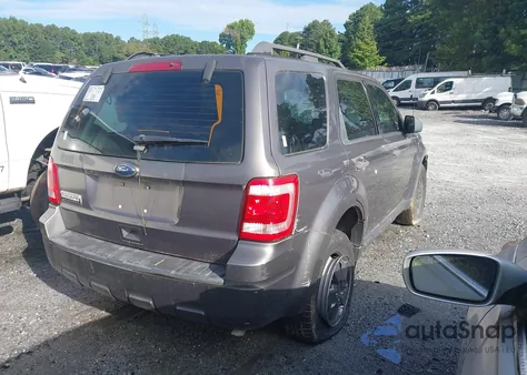 2010 Ford Escape Xls из США, поврежденный, VIN 1FMCU0C77AKA54374